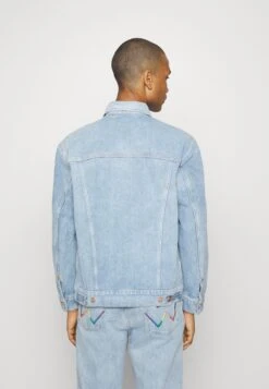 Wrangler Anti Fit Jacket - Spijkerjas - Light Blue -Wrangler 0812cd8f9a2840ddbd1ef15f7d5b74e7