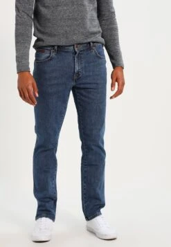 Wrangler Texas Stretch - Straight Leg Jeans - Stonewash