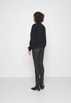 Wrangler Sweater - Real Black -Wrangler 0add880c32794717a7b2ba08e89236fc