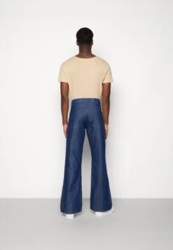 Wrangler Leon Loose Flare - Flared Jeans - Rinse -Wrangler 0c0529bf634f4d4ab49cf2c69e54a958