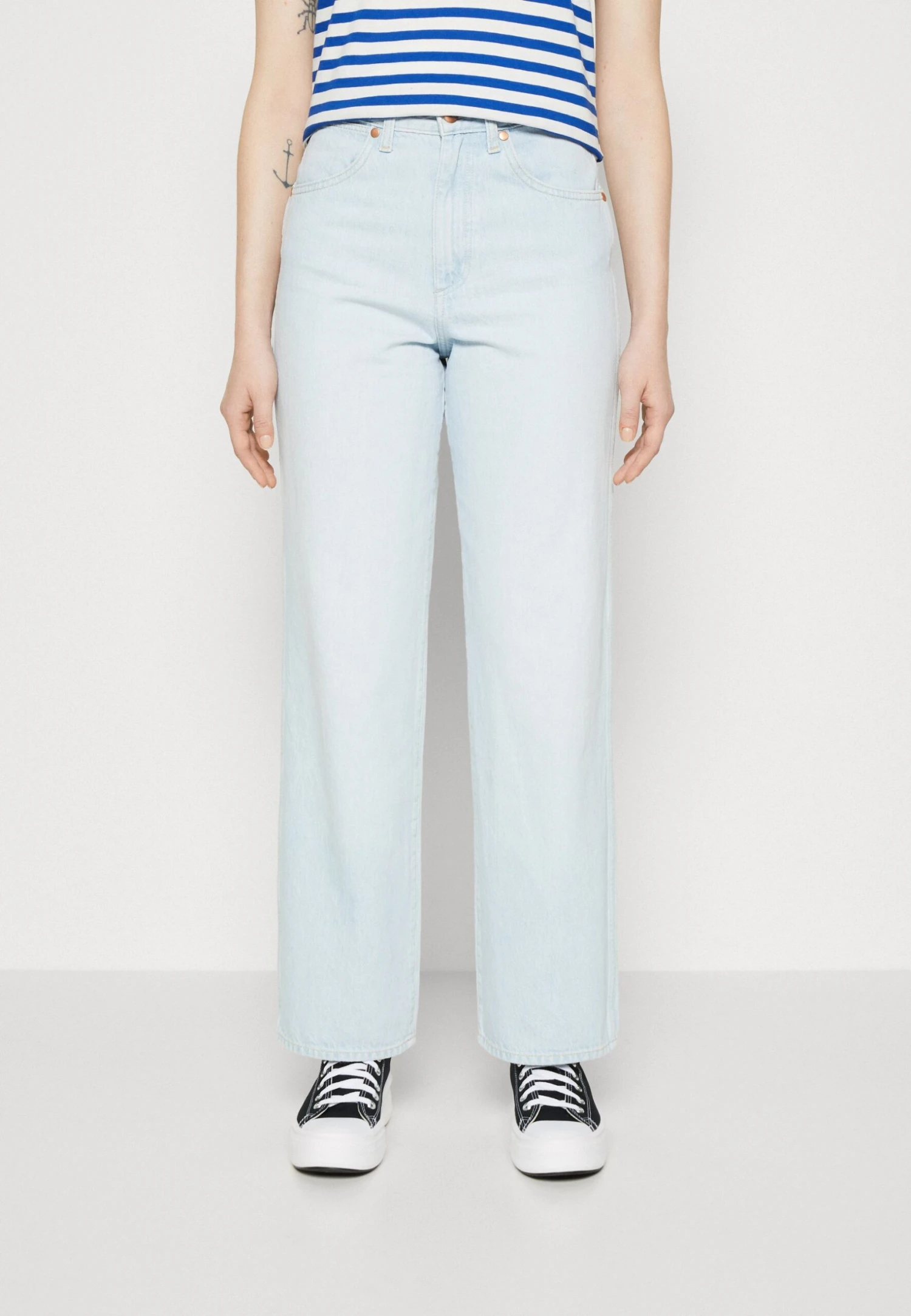 Wrangler Mom - Relaxed Fit Jeans - Sun Drenched 3 Wrangler Mom - Relaxed Fit Jeans - Sun Drenched