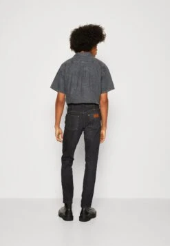 Wrangler Larston - Slim Fit Jeans - Faded Black -Wrangler 13e8e694fe0f48f2858723fd7a477d4b