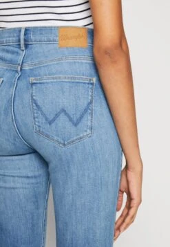 Wrangler Bootcut Jeans - Riptide 13 Wrangler Bootcut Jeans - Riptide -Wrangler 15ac0ea89aea4174a2328cfbba681965