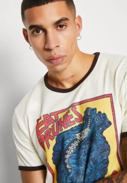 Wrangler Prunes Ringer Tee - T-Shirt Print - Vanilla Ice -Wrangler 15e6fe481940418c832de9235cd14e1d