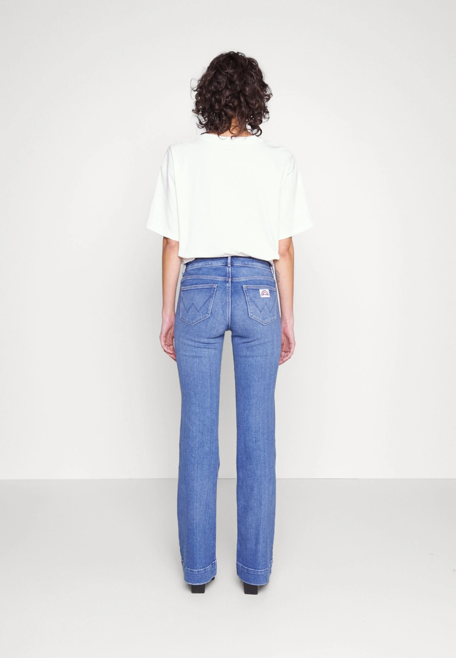 Wrangler Flared Jeans - Blue Denim 5 Wrangler Flared Jeans - Blue Denim - Afbeelding 3