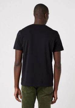 Wrangler Sign Off Tee - T-Shirt Basic - Black -Wrangler 1f4d86edeeb749639bed1da7a12eb272