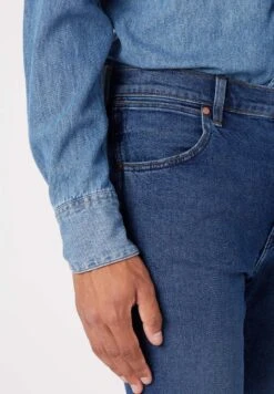 Wrangler Larston - Slim Fit Jeans - The Rock 11 Wrangler Larston - Slim Fit Jeans - The Rock -Wrangler 20d4a9c274b446a58585ffefe118a6ec
