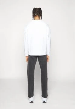 Wrangler Frontier - Relaxed Fit Jeans - Grey Denim 13 Wrangler Frontier - Relaxed Fit Jeans - Grey Denim -Wrangler 20dca8813a5c49b489b11907cc8cd25c