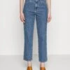 Wrangler Mom - Straight Leg Jeans - Winter Hue -Wrangler 21aa35972897478da6159c0d8fa1dea9