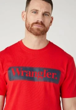 Wrangler T-Shirt Print - Formula Red 10 Wrangler T-Shirt Print - Formula Red -Wrangler 2568b57e6abf4ef6ba4c790c02c841bc