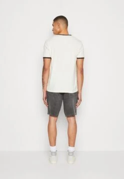 Wrangler Prunes Ringer Tee - T-Shirt Print - Vanilla Ice -Wrangler 273da87a1b2c4261af06daed081b4ba3