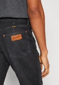 Wrangler Larston - Slim Fit Jeans - Faded Black -Wrangler 282de059d87648979d268102b8cd4f3c