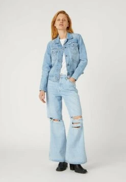 Wrangler Bonnie - Flared Jeans - Bad Intentions -Wrangler 2b785651bbe648d0966872e475bf9ad4