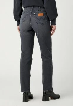 Wrangler Mom- Straight Leg Jeans - Heart Breaker -Wrangler 2e0f48f477fe419484b3dc8d09170a7a
