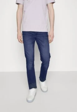 Wrangler Greensboro - Straight Leg Jeans - Free Way