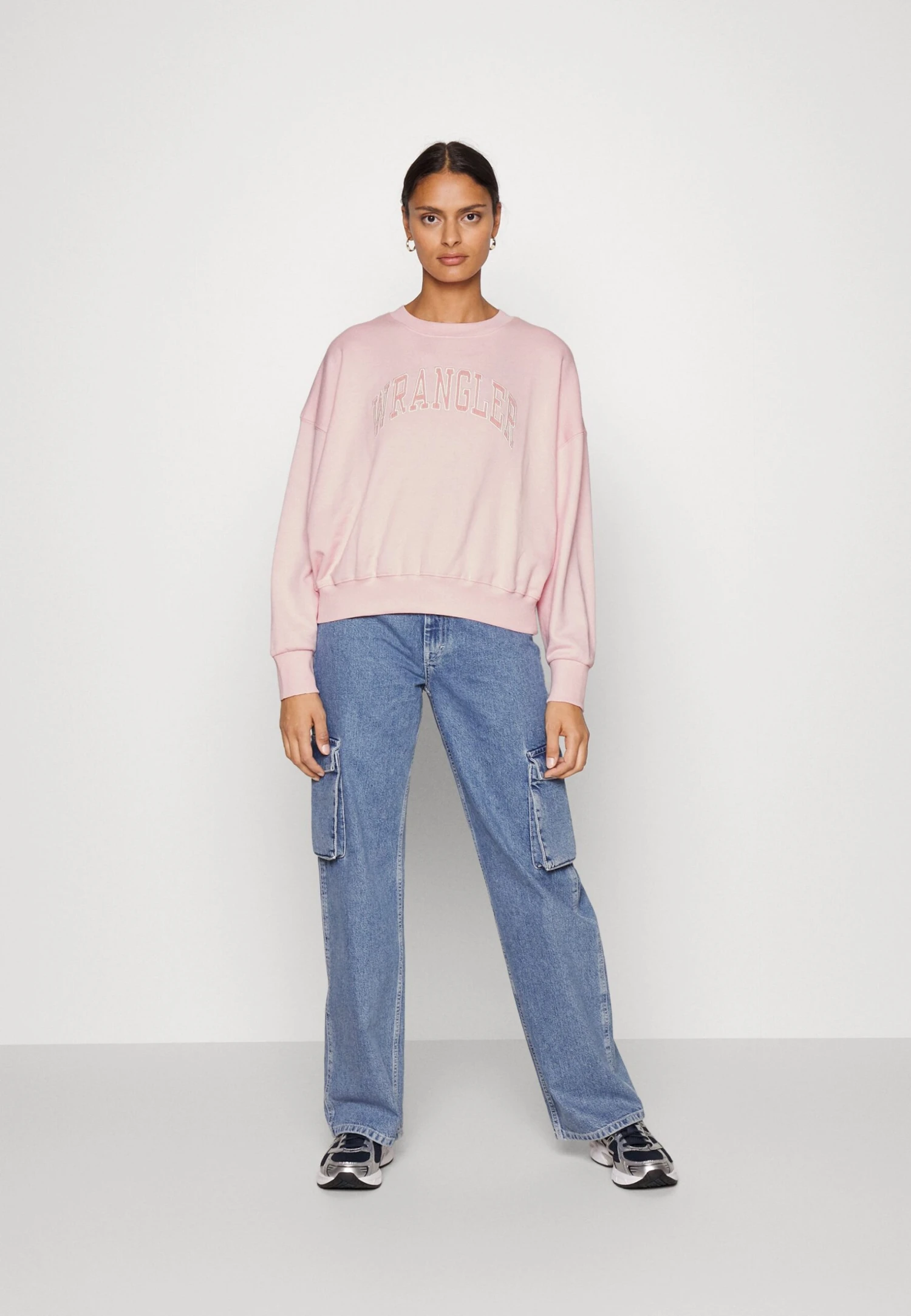 Wrangler Relaxed - Sweater - Chalk Pink 3 Wrangler Relaxed - Sweater - Chalk Pink - Afbeelding 2