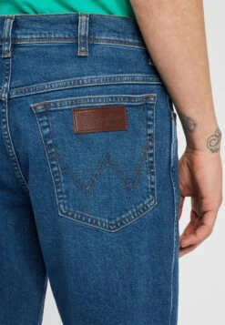 Wrangler Texas- Slim Fit Jeans - Blue -Wrangler 3cfe5d7a6e5042dc86fe961048bf28d5