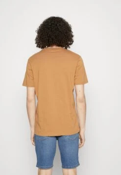 Wrangler Sign Off Tee - T-Shirt Basic - Tobacco Brown -Wrangler 3f0ecc16722949a38f2894b9f5ecadd9