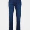 Wrangler Larston - Slim Fit Jeans - The Bullseye