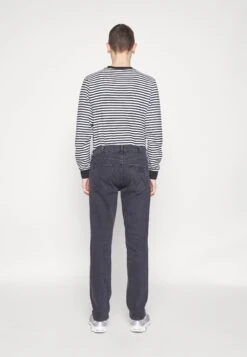 Wrangler Greensboro - Slim Fit Jeans - Friday Fever 12 Wrangler Greensboro - Slim Fit Jeans - Friday Fever -Wrangler 43d5a7ef982d491c8ff0541f8fba16c3