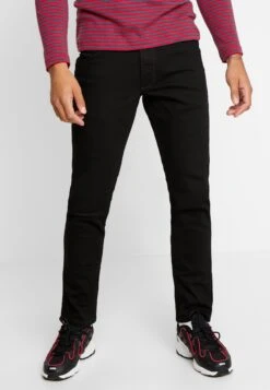 Wrangler Straight Leg Jeans - Black Valley