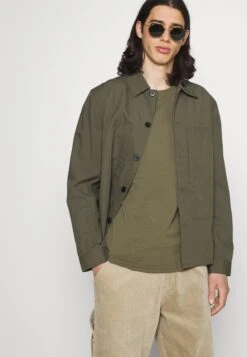 Wrangler Logo Tee 2 Pack - T-Shirt Basic - Dusty Olive -Wrangler 4a39679a7552475cb85c1324a0eb9452