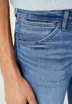 Wrangler Bryson - Broek - Smoke Sea -Wrangler 4f9f005fed114e6086386a2753ec4284