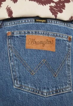 Wrangler Mom - Straight Leg Jeans - Winter Hue -Wrangler 583d2a8d9b694a4cbb581cef0fc34ab2