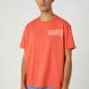 Wrangler Slogan Tee - T-Shirt Print - Light Red -Wrangler 59fa896154a7470caa9857ec08f14559