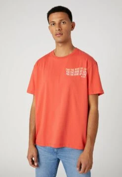 Wrangler Slogan Tee - T-Shirt Print - Light Red