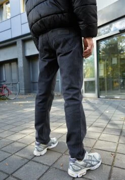 Wrangler Greensboro - Slim Fit Jeans - Friday Fever