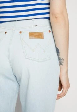 Wrangler Mom - Relaxed Fit Jeans - Sun Drenched 11 Wrangler Mom - Relaxed Fit Jeans - Sun Drenched -Wrangler 5b2be6dd5af844eaaa9fb9af5ca5cfb2