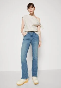 Wrangler Bootcut Jeans - Citrine -Wrangler 5d985c5c594c46adb14e7bb6aa4588ad