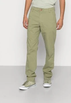 Wrangler Casey Jones- Chino - Oil Green