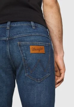 Wrangler Straight Leg Jeans - Hard Edge -Wrangler 6db331f762d14fc19ebbf3bf9d9fce4d