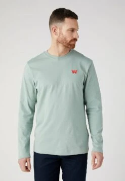 Wrangler Sign Off- Longsleeve - Green Milieu