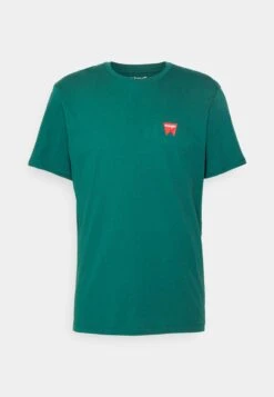 Wrangler Sign Off Tee - T-Shirt Basic - Bayberry Green -Wrangler 6f2abe3f504443a588bcb4fb433089c6