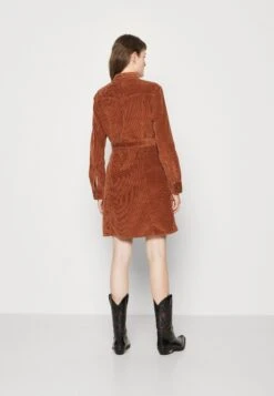 Wrangler Slim Western Dress - Blousejurk - Pony Brown -Wrangler 7688e5f943b7433a9709dfdb315ef647
