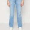 Wrangler Texas - Straight Leg Jeans - The Gringo