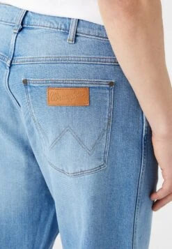 Wrangler Redding - Relaxed Fit Jeans - This Time 11 Wrangler Redding - Relaxed Fit Jeans - This Time -Wrangler 7a0f80dea1e04075bd81e48ac6fb859e