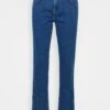 Wrangler Greensboro - Straight Leg Jeans - The Stone Ride -Wrangler 7f2a6d941e5e4bcfad9fd55409045874