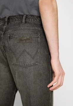 Wrangler Frontier - Straight Leg Jeans - Dark Rose -Wrangler 83b6f3ec0dd740bba647e6fbd459dc26