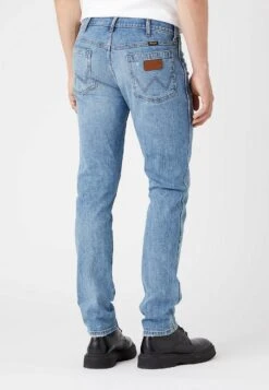 Wrangler Larston - Slim Fit Jeans - Light Indigo -Wrangler 87aae3b4f9134f4599c9f3e7dc1b33e9
