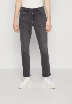 Wrangler Larston - Slim Fit Jeans - Blackout
