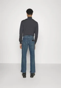 Wrangler Greensboro - Straight Leg Jeans - Blue Denim -Wrangler 8b96d2609f584dd292ba112724162ad2