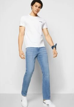 Wrangler Greensboro - Straight Leg Jeans - Highlite -Wrangler 8c7ba9d880754b4e9be86ccf55eb8a95