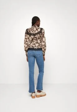 Wrangler Bootcut Jeans - Voyage -Wrangler 939c634b65954140b96ad2a7f8a4f4e9