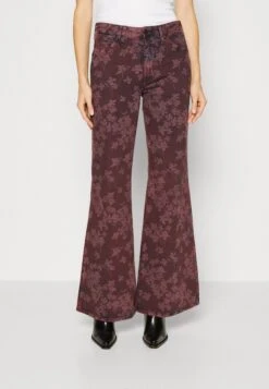 Wrangler Wanderer - Flared Jeans - Bordeaux