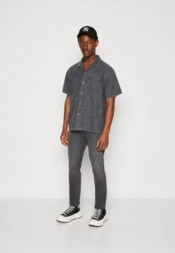 Wrangler Larston - Slim Fit Jeans - Ashes -Wrangler 98740a4723dd4d5c93f2d2beca64fc44