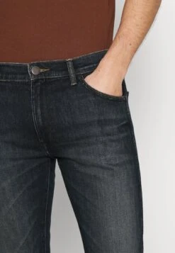 Wrangler Larston - Slim Fit Jeans - Electric Rodeo -Wrangler 9c144932f9c148398c530db386b41c1e